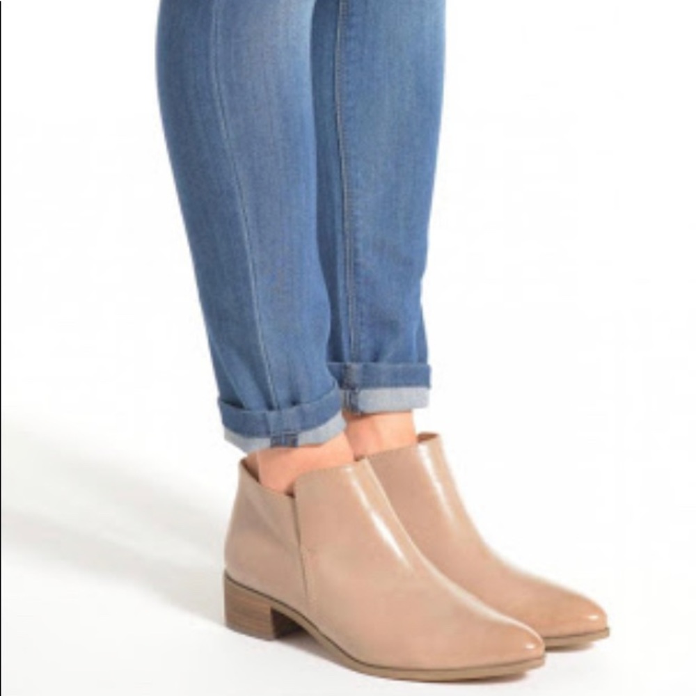 Clarks Marlina Revel ankle boot Sand color size 6